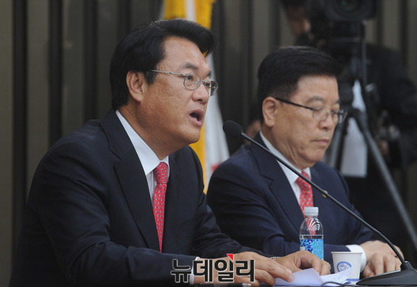 ▲ 3일 서울 여의도 국회에서 열린 새누리당 2016 원내대표 및 정책위원회의장 선출 당선자 총회에서 발언하고 있는 정진석 원내대표 후보.ⓒ정재훈 기자