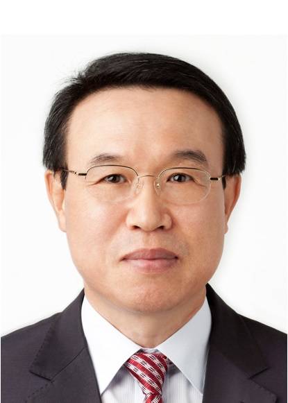 ▲ 농협중앙회는 이상욱 농업경제대표이사가 3일 서울 명동 은행회관에서 국민훈장 동백장을 받았다고 밝혔다. ⓒ 농협중앙회 제공