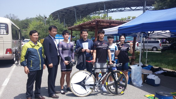 ▲ 구미시 사이클 선수단이 지난 2일 제54회 도민체전에서 우승을 차지했다.ⓒ구미시 제공