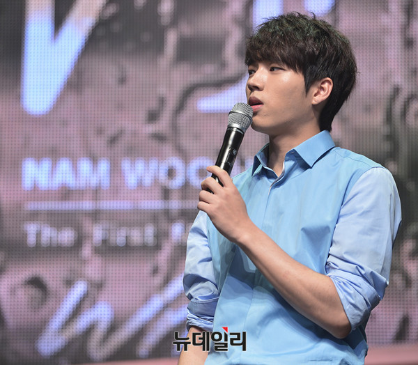 ▲ 아이돌그룹 인피니트 멤버 남우현이 9일 오후 서울 광진구 예스24라이브홀에서 데뷔 6년만에 첫 솔로앨범 쇼케이스를 갖고 있다. ⓒ뉴데일리 정상윤 기자