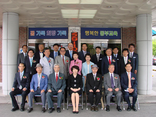 ▲ 대전동부교육지원청은 9일 역대 교육장 초청 간담회 개최했다.ⓒ대전시교육청