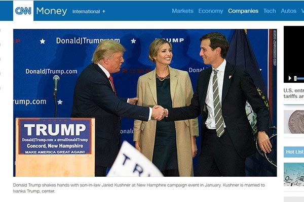 ▲ 뉴햄프셔 콩코드 유세장에서 도널드 트럼프와 악수하는 맏사위 제라드 쿠시너, 이를 지켜보는 이반카 트럼프의 모습. ⓒ美CNN의 2016년 3월 8일, 트럼프 정책비판 기사 캡쳐