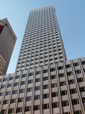 ▲ 제러드 쿠시너가 부친의 사업을 대신 경영한지 1년 뒤에 매입한, 美뉴욕 맨하탄 5번가 666번지 빌딩. 2007년 당시 매입가는 18억 달러였다. ⓒ위키피디아 공개사진