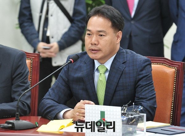 ▲ 국민의당 이용주 법률담당 원내부대표가 10일 오전 원내대책회의에서 모두발언을 하고 있다. ⓒ뉴데일리 이종현 기자