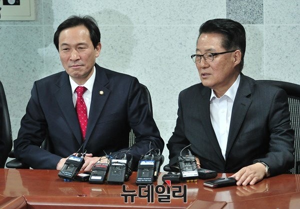 ▲ 더불어민주당 우상호 원내대표와 국민의당 박지원 원내대표가 9일 의원회관에서 회동을 갖고 있다. ⓒ뉴데일리 이종현 기자