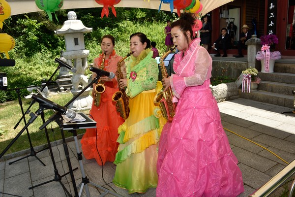 ▲ 2015년 대성사 산사음악회에서 출연자들이 색소폰을 연주하고 있다.ⓒ옥천 대성사