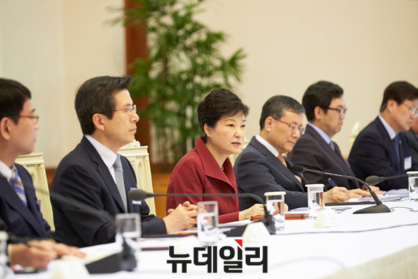 ▲ 박근혜 대통령이 12일 청와대에서 제1차 과학기술전략회의를 주재하고 있다. ⓒ뉴데일리