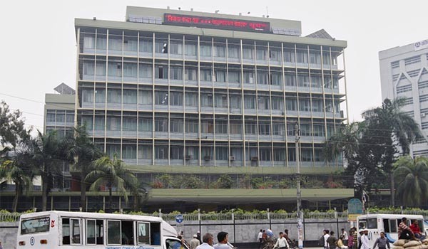 지난 2월 美연방준비은행에 개설된 방글라데시 중앙은행 계좌가 해킹을 당해 8,100만 달러가 털렸다. 보안업체 조사 결과 북한도 해킹에 가담한 것으로 드러났다고 한다. 사진은 방글라데시 중앙은행의 모습. ⓒ알 자지라 보도화면 캡쳐