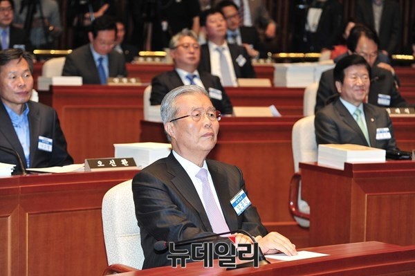 ▲ 더불어민주당 김종인 대표가 지난 10일 광주에서 열리는 20대 국회 당선자 워크숍에 참석하지 못한다고 밝혔지만 돌연 참석해 경제강연을 펼쳤다. ⓒ뉴데일리 이종현 기자