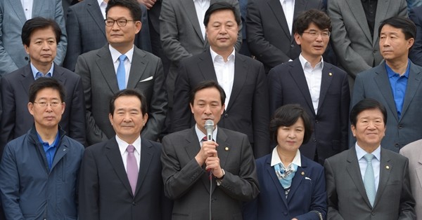 ▲ 더불어민주당 우상호 원내대표는 13일 20대 국회 당선자 워크숍 해단식에서 "민생정당으로 거듭날 것"이라며 "오직 민생, 이 구호로 더민주가 앞으로 나가겠다"고 다짐했다. ⓒ뉴시스 사진 DB