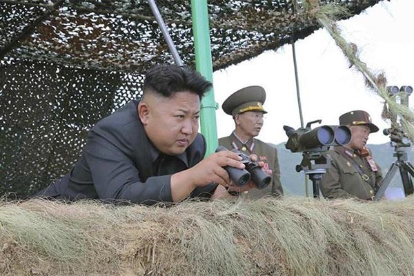 "저것들이 내가 무기 팔고 사람 보낸 것 말하면 안 되는데…." 북한으로부터 권총을 수입하고 특수부대 교관 30여 명을 받아들인 민주콩고가 북한과의 관련 사실을 강하게 부인하고 있다. ⓒ北선전매체 보도화면 캡쳐
