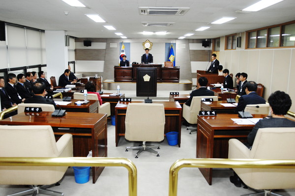 ▲ 군위군 의회가 16일 제217회 임시회를 개회하고 2일간의 일정에 돌입했다.ⓒ군위군의회 제공
