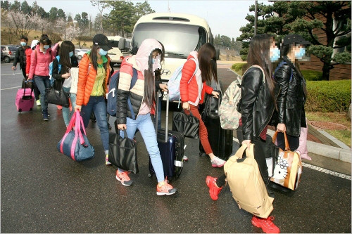 ▲ 지난 4월 집단 탈북한 해외 북한식당 종업원들