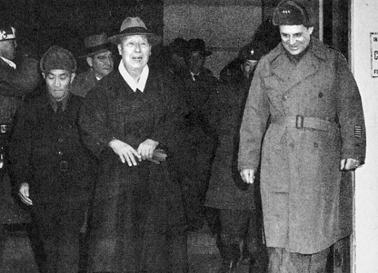 ▲ 한국 전선 부임 직후 이승만 대통령(왼쪽)을 방문한 리지웨이 미8군 사령관(자료사진)