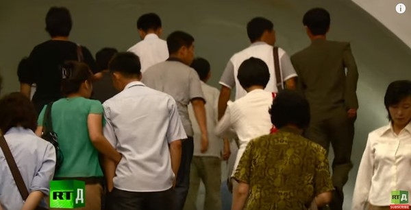 ▲ 북한 주민들 모습 ⓒRT Documentary 영상 캡쳐.