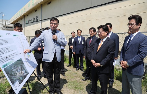 ▲ 권선택대전시장은 17일 유성구를 방문 맞춤형 경청토론회에서 유성구의 현안을  듣고있다.ⓒ대전시