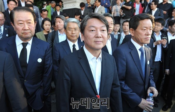 ▲ 국민의당 안철수 대표가 17일 광주공원에서 구 도청 앞까지 진행된 36주년 5·18 민주대행진에 참여하고 있다. 박주선 최고위원, 주승용 전 원내대표, 김동철 광주시당위원장 등이 함께 하고 있다. ⓒ광주=뉴데일리 이종현 기자