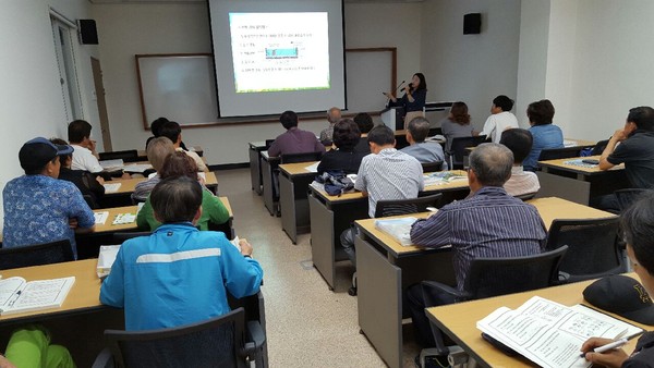 ▲ 경산시는 관내로 이미 귀농·귀촌을 하였거나 앞으로 귀농·귀촌 귀촌을 희망한 수강생 90명을 대상으로 교육 프로그램을 운영하고 있다.ⓒ경산시 제공