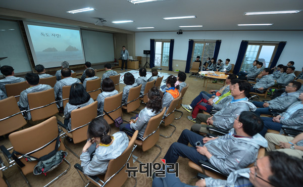 ▲ 독도전망대에서 본 울릉 도동 ⓒ뉴데일리 정상윤