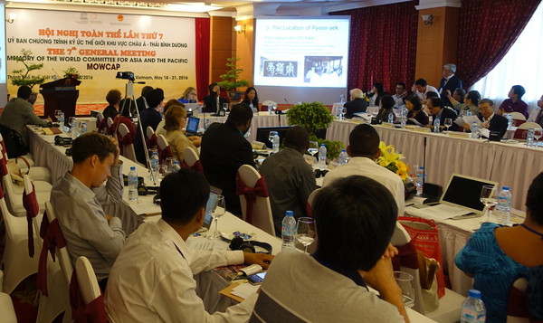 ▲ 19일 베트남 후에시(市)에서 열린 제7차 ‘유네스코 아·태기록유산위원회(MOWCAP)’총회 모습. 이날 한국국학진흥원이 신청한 ‘한국의 편액’이 아태기록 유산으로 최종 등재 결정됐다.ⓒ경북도 제공