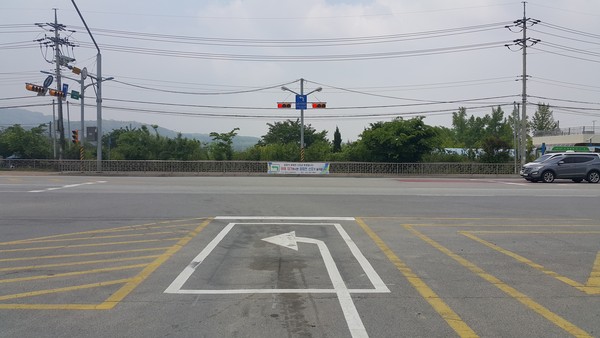 ▲ 충북 청주시 공군사관학교 앞 3거리에 설치된 좌회전 감응신호시스템.ⓒ청주시