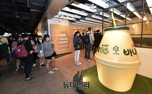 ▲ 빙그레 '옐로우 카페' 1호점. ⓒ정상윤 기자