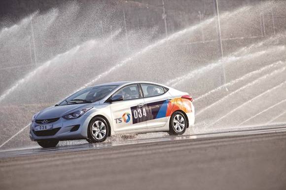 ▲ 빗길 급제동 교육.ⓒ교통안전공단