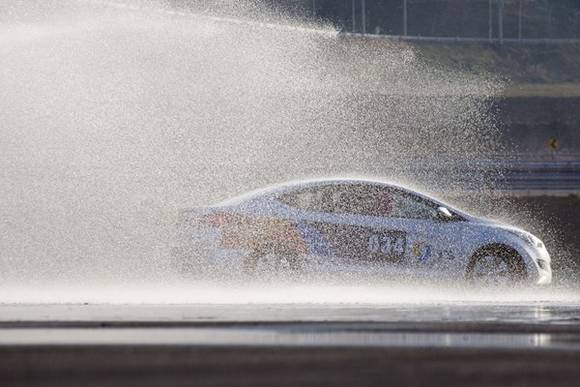 ▲ 빗길 급제동.ⓒ교통안전공단