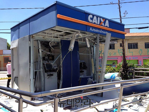 ▲ 범죄조직이 대담하게 ATM 기기를 폭파시켜 현금탈취한 현장 ⓒ뉴데일리 오세진