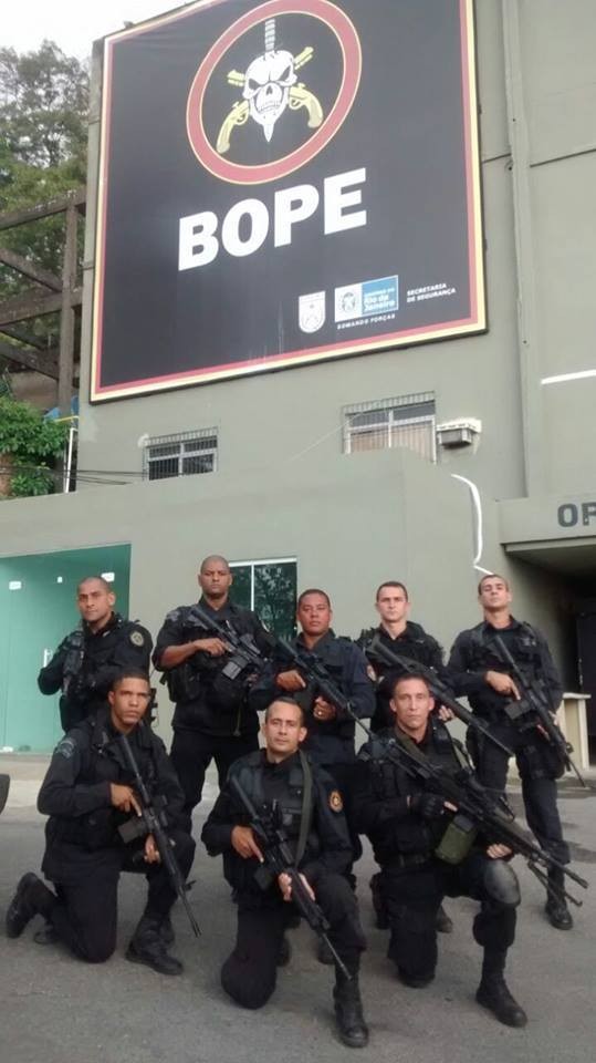 ▲ 총기와 방탄복으로 중무장하고 훈련중인 보피 대원들 ⓒ뉴데일리 오세진