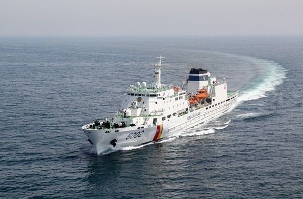 ▲ 서귀포에 배치돼 제주도, 이어도 등 남해 해역을 보호하게 되는 5천톤급 함정 '이청호함'. ⓒ국민안전처 제공