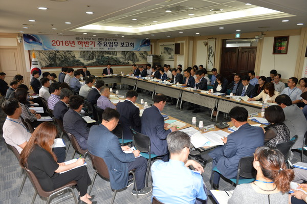 ▲ 이필용 군수 주재로 하반기 주요업무 보고회가 열리고 있다.ⓒ음성군