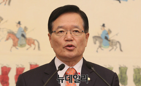 ▲ 정의화 국회의장이 25일 오전 국회 접견실에서 퇴임 기자회견을 열고 있다.ⓒ뉴데일리DB