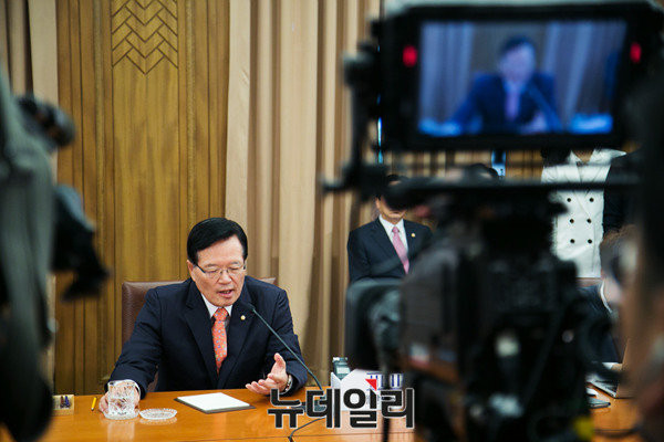 ▲ 정의화 국회의장이 25일 오전 국회 접견실에서 퇴임 기자회견을 열고 있다.ⓒ뉴데일리DB