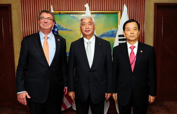 ▲ 지난해 열린 아시아 안보대화중 3국 국방장관 회담전 장관들 모습.ⓒ뉴데일리 DB