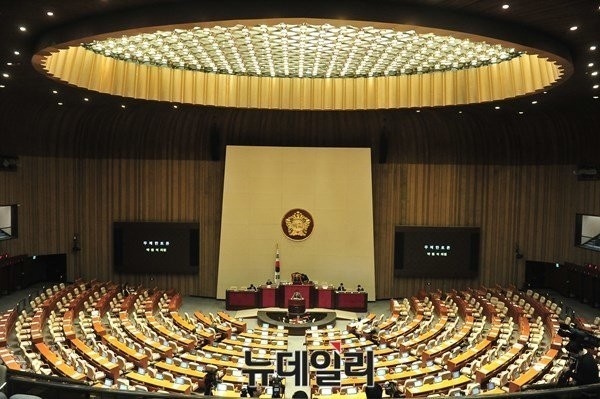 ▲ 국민의당 박지원 원내대표와 더불어민주당 우상호 원내대표가 의원회관에서 회동을 갖고 있는 모습. ⓒ뉴데일리DB