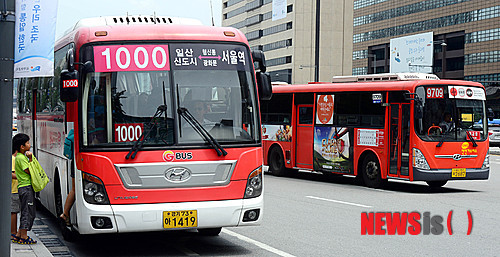▲ 서울-경기를 오가는 광역 버스. 광역 버스 대부분이 디젤을 사용한다. ⓒ뉴시스