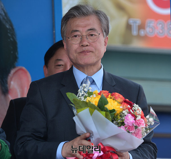 ▲ 반기문 UN사무총장이 지난 25일과 26일, 대북정책에 관하 이야기하면서 '북한과 대화'를 내세웠다. 더민주 문재인 전 대표의 입장이 난처해졌다. ⓒ뉴데일리 정상윤 기자