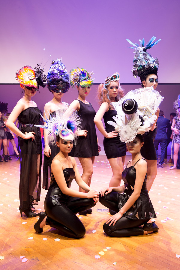 ▲ 사진은 한국영상대 헤어뷰티과 학생들의 2015년 졸업작품전(헤어쇼) 모습.ⓒ한국영상대