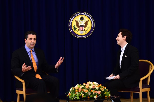 ▲ 30일 국방부는 6월 호국보훈의 달 특별정신교육을 위해 장병 정신교육을 위한 '티브이(TV)강연쇼 명강특강‘을 제작했다. ⓒ 국방부