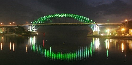 ▲ 통영거북선호텔 창밖으로 보이는 야경.(통영자료사진)