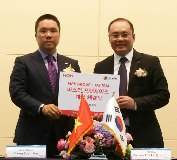 ▲ (왼쪽)정순민 MPK그룹 대표, Do Le Quan Tai Tam 회장. ⓒMPK그룹