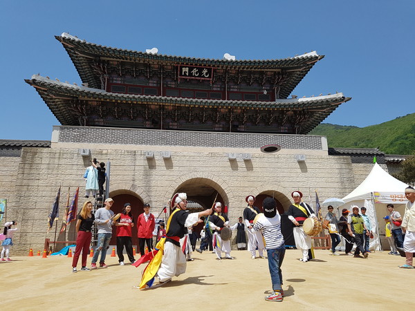 ▲ 문경전통찻사발축제 사진 콘테스트에서 최우수상을 얻은 김형규씨의 '즐거워요'사진.ⓒ문경시 제공