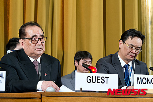 ▲ 리수용(왼쪽) 북한 노동당 중앙위 부위원장ⓒ뉴시스