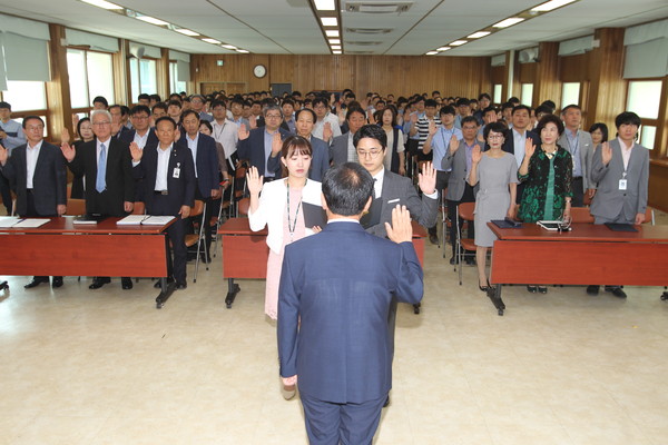 ▲ 충북 진천군이 1일 전 공직자를 대상으로 청렴결의대회 갖고 있다.ⓒ진천군