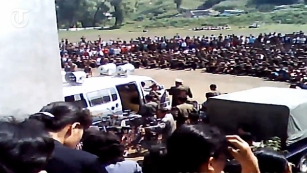 ▲ 英텔레그래프가 지난 2013년 9월 북한의 공개재판 현장을 촬영한 것으로, 이날 피고들은 미국 영화를 본 뒤 복제한 혐의로 9개월 노동교화형을 선고받았다.ⓒ英텔레그래프 중계 영상 캡쳐.