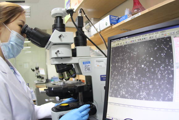 ▲ 제일병원 생식의학연구실 정액검사. ⓒ제일병원 제공