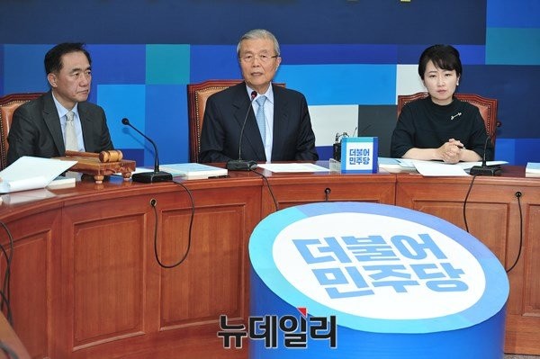 ▲ 더불어민주당 차기 지도부를 선출하는 전당대회 준비를 위해 활동중인 전대 준비위원회 당헌당규분과위원회가 2일 혁신위원회의 고압적인 태도에 강한 불만을 나타냈다. ⓒ뉴데일리 이종현 기자