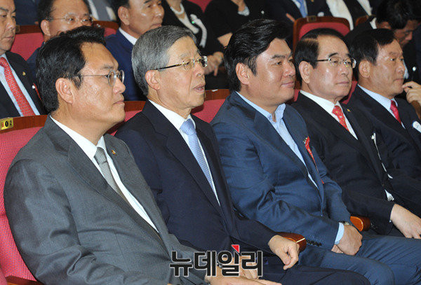 ▲ 새누리당이 2일 전국위원회와 상임전국위원회를 잇따라 열고 혁신비대위원장 및 비대위원 인선을 의결했다. 이후 사무총장·및 1사무부총장과 대변인 인선을 각각 내정하며 전당대회까지 당을 이끌 지도부 구성을 사실상 마쳤다. ⓒ뉴데일리 이종현 기자