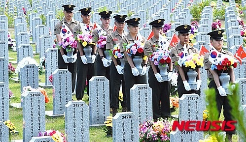 ▲ 국가보훈처는 6일 오전 서울 동작구 국립서울현충원에서 제61회 현충일 추념식을 거행한다고 밝혔다. ⓒ 뉴시스